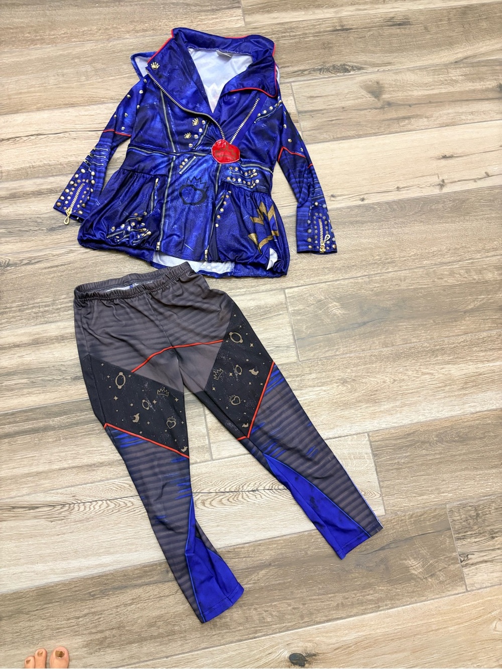 The Descendants 2 “Evie” costume - kids size 5/6